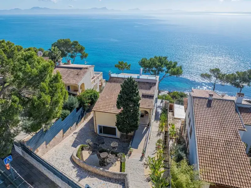 This impressive luxury villa for sale is located in the coveted municipality of Alcúdia - Alcanada in the north of Mallorca. On a plot — photo 4