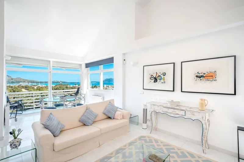 Exclusive penthouse with sea views and a roof terrace in Puerto Pollensa — photo 4