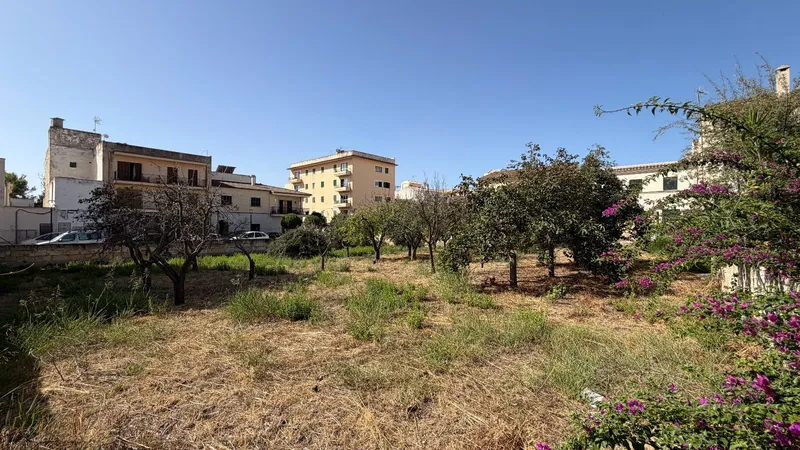Multi-family plot for up to 26 dwellings in Lloseta — photo 1