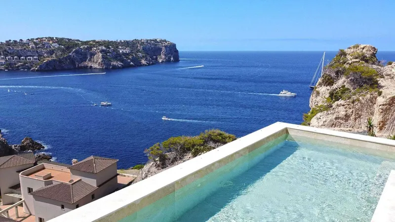 Luxury villa on the first sea line with infinity pool in Port Andratx — photo 7