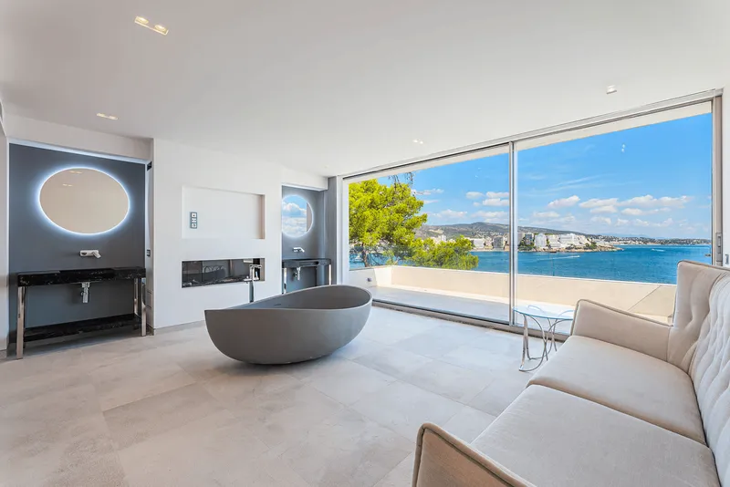 Elegant Seafront Villa in Cala Vinyas — photo 9