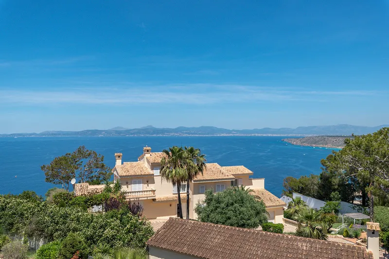 Villa with rental license and stunning views of the coast of Palma in second sea line — photo 4
