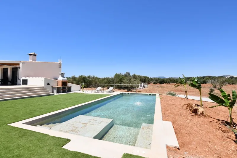 Country house with 2 swimming pools on a quiet plot on the outskirts of Campos — photo 2