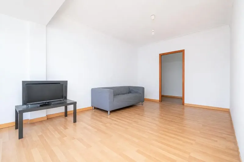 Bright two-bedroom flat with open views on a quiet street in El Terreno, Palma — photo 8