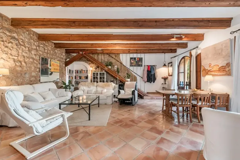 This quiet country house for sale in S'Arracó is magnificently renovated and offers a harmonious combination of traditional Mallorcan charm — photo 3