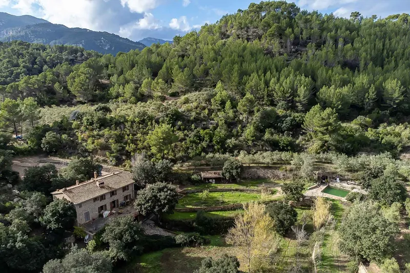 Finca with holiday rental license in a stunning setting in Esporles — photo 1