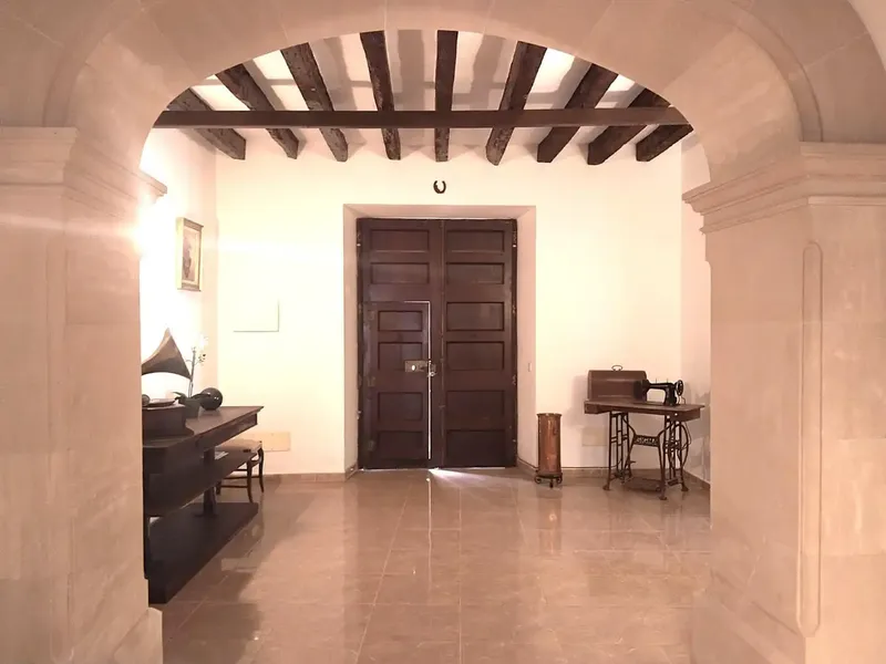 Spacious two-story house with garage — photo 10