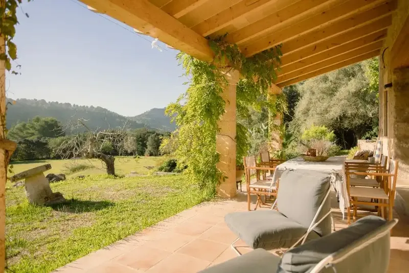 This charming country house offers the perfect combination of traditional Mallorcan charm and modern design, ideally situated — photo 4
