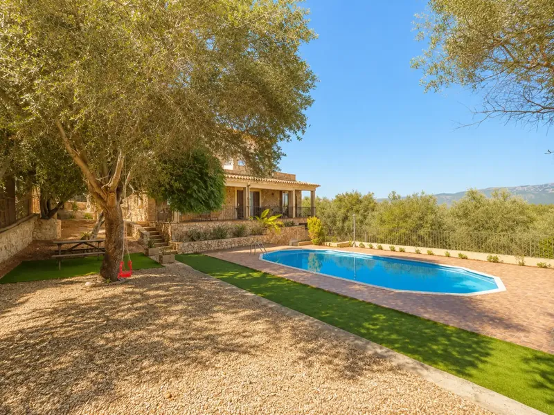 Large Mediterranean finca-style villa in Santa Eugènia, available for long-term rental from 15/08/2026, located in a residential area — photo 9