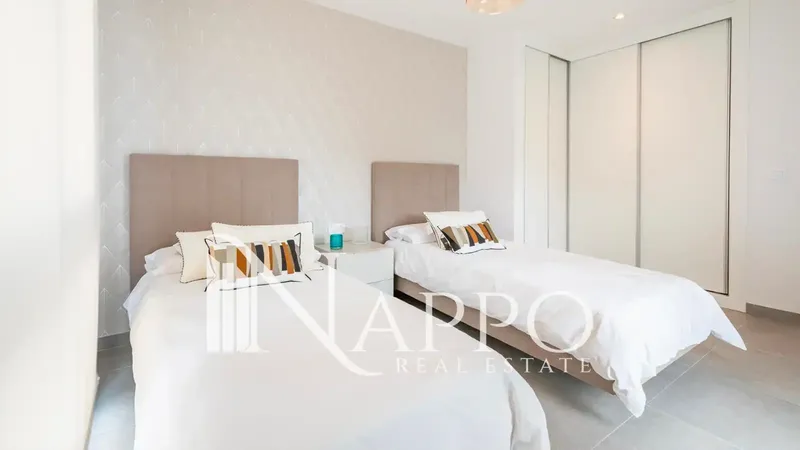 Nappo Real Estate tiene el placer de presentaros este exclusivo chalet adosado de obra nueva con jardín y terrazas privadas, ubicado a tan s — photo 11