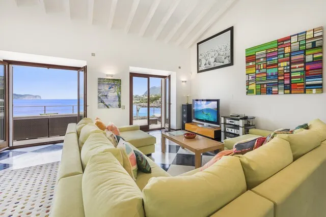 Incredible seafront villa for sale in the picturesque north of Mallorca with beach access — photo 12