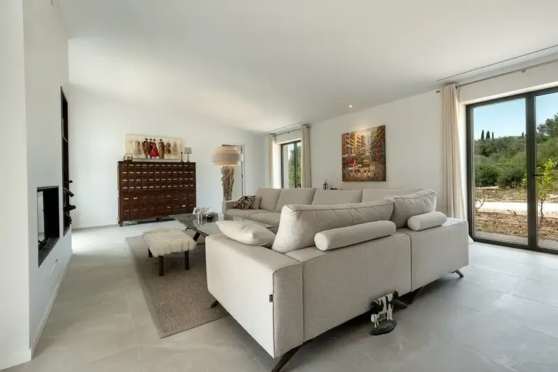 This spectacular newly built rustic estate is located on a large plot of 31,382 m² in the charming surroundings of Ruberts — photo 4