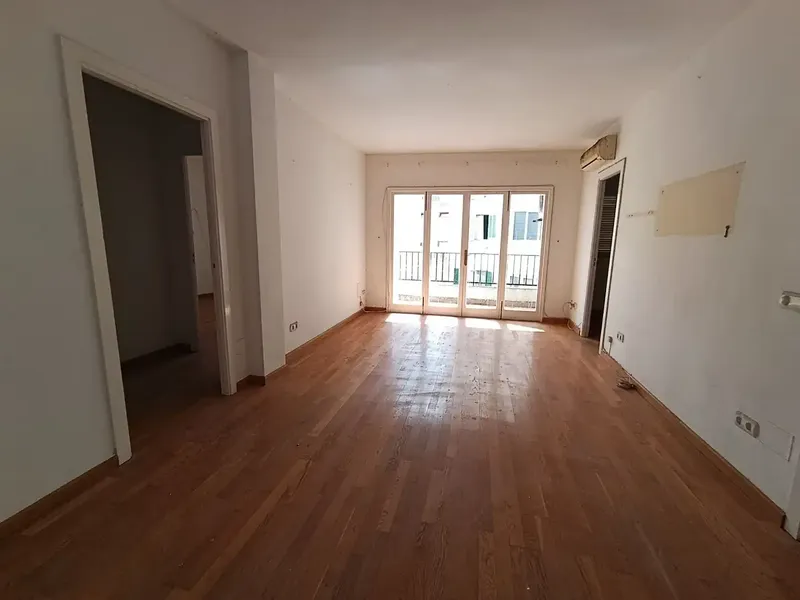 Piso con una situación inmejorable, a sólo 50 metros del Mercado del Olivar. Si te gusta vivir en el mismo centro de Palma, esta es una gran — photo 2