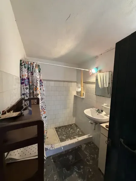 Charming house for sale in Estellencs, with 6 bedrooms and 2 bathrooms, ideal for large families or as an investment for rental. With a — photo 12
