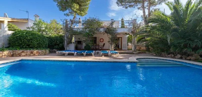 Chalet with pool in Cala Egos — 219 m², independent guest house, steps from the beach — photo 2