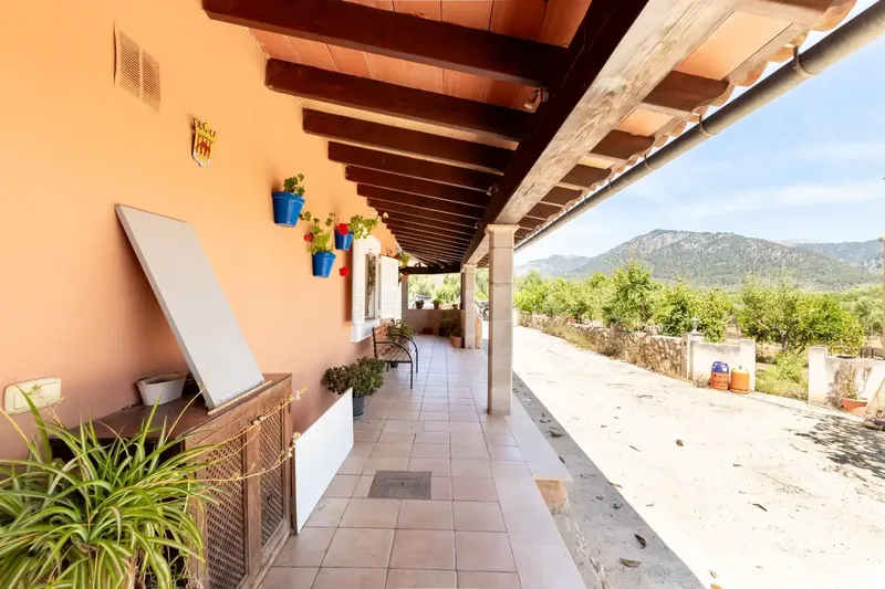 In an environment of absolute tranquility, on the outskirts of the charming village of Moscari, lies this magnificent rustic estate that combines — photo 9