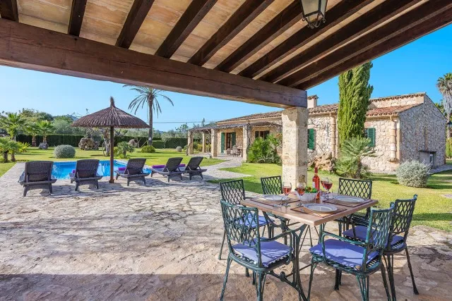 Stone-clad country house for sale between Alcudia and Pollensa, Mallorca — photo 2