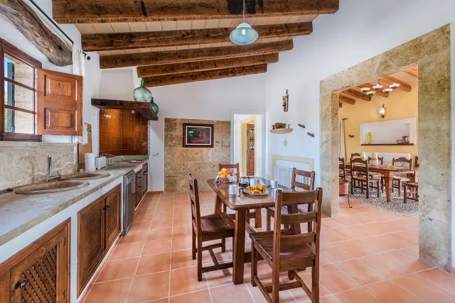 Stone-clad country house for sale between Alcudia and Pollensa, Mallorca — photo 9