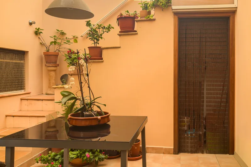 Investment property: multi-family house with versatile uses and expansion potential — photo 11