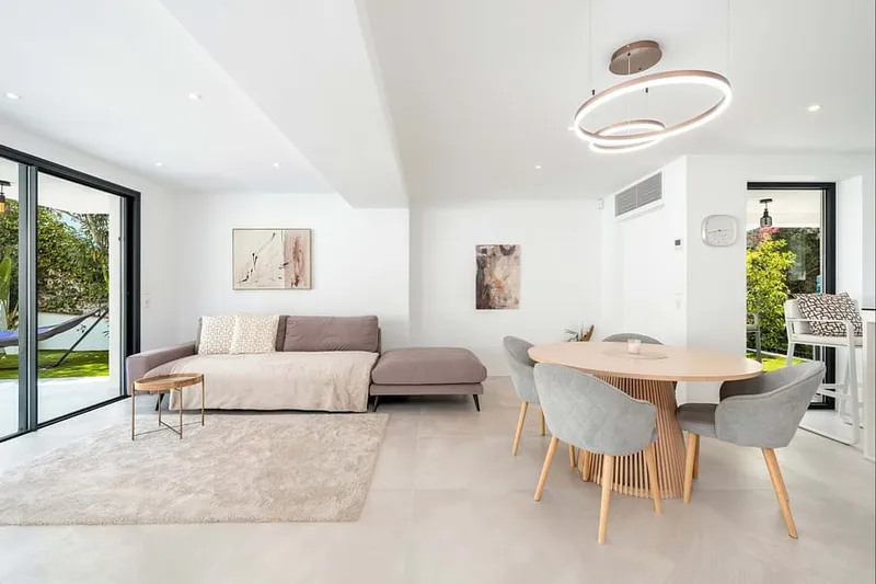 Modern Palmanova Villa with Pool, Tropical Garden & Big Outdoor Living — photo 8
