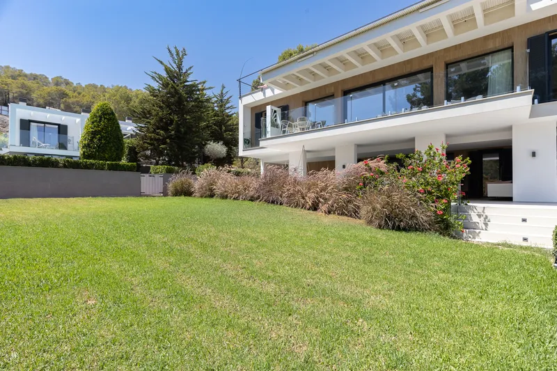 Exclusive villa complex with two pools, garden and partial sea views — photo 2