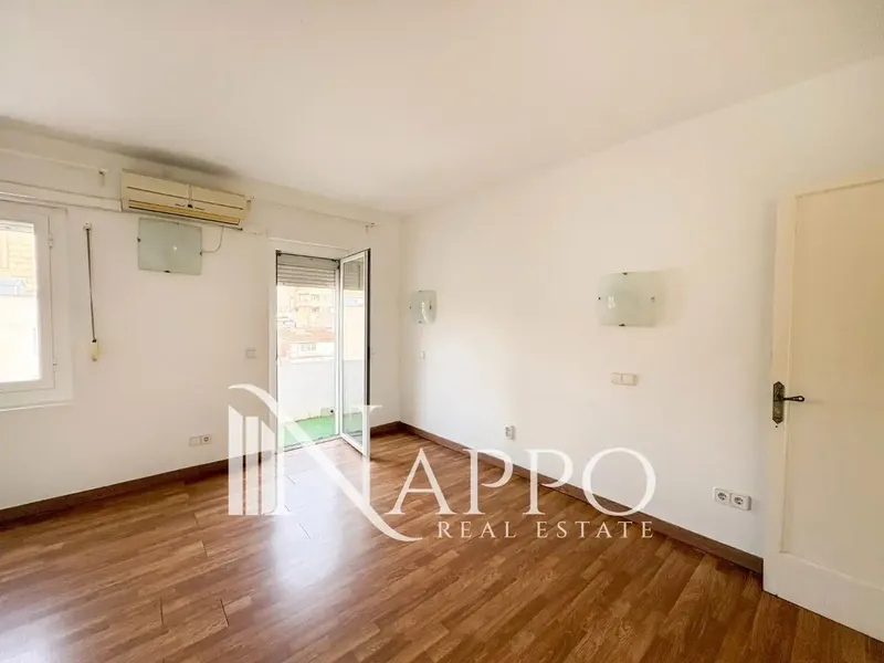 Nappo Real Estate is pleased to present this bright fully renovated penthouse, located in the sought-after area of General Riera — photo 3