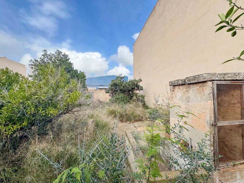 Central building plot in Llucmajor – 250 m² buildable area — photo 1