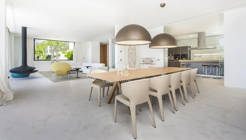 Villa for sale in Camp de Mar — photo 1
