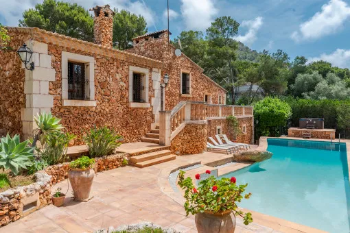 Costa de los Pinos, Unique House with Private Beach Access and Singular Architecture Available for Rent in Autumn — photo 1