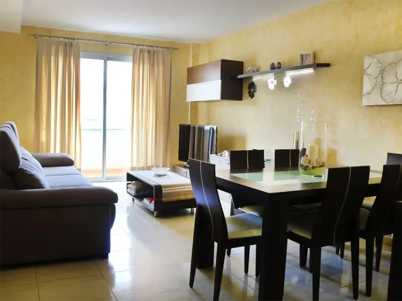Space and light in Son Ferriol: Large apartment with terrace, two parking spaces and two storage rooms — photo 1