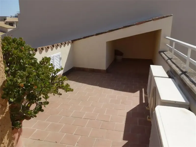 Casa tipo duplex en la mejor zona del pleno centro de Puerto de Alcudia, localizada en la primera y segunda planta de una casa señorial ados — photo 9