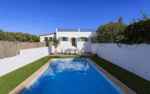 Chalet in Cala Llombards – with pool, garden and ETV license for 5 people — photo 9