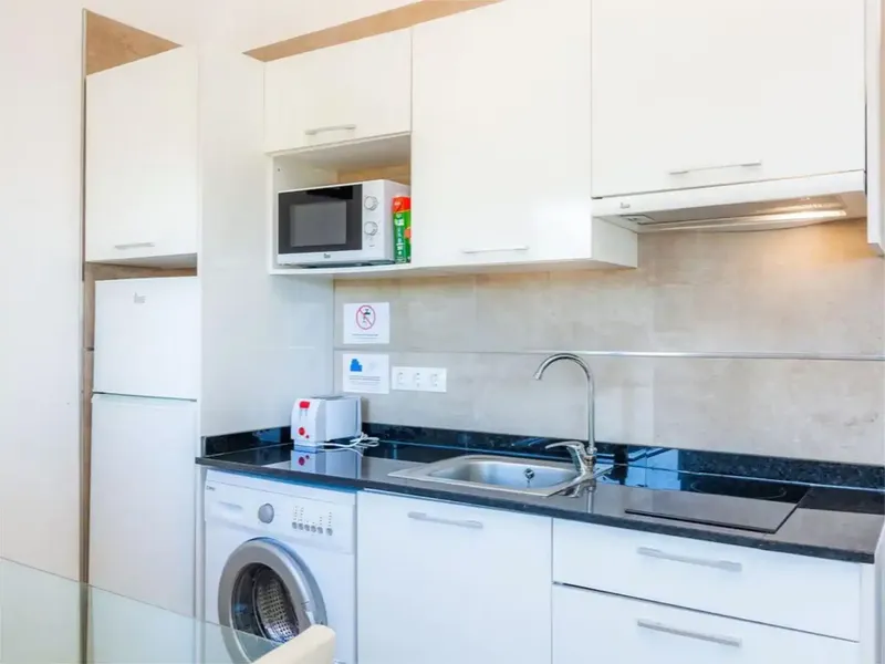 180 m² property with living room, 2 fully equipped kitchens, 4 bedrooms and 2 bathrooms — photo 7