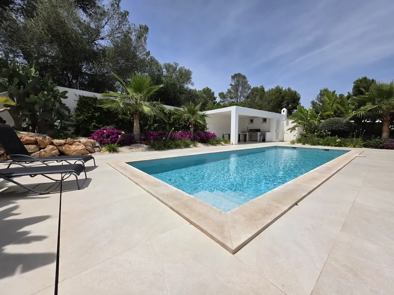 Villa with sea views and guest apartment in Palmanova — photo 1