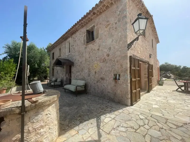 Charming Mallorcan-style house for rent on a large plot of approx. 18,500 m² in a privileged natural setting — photo 3