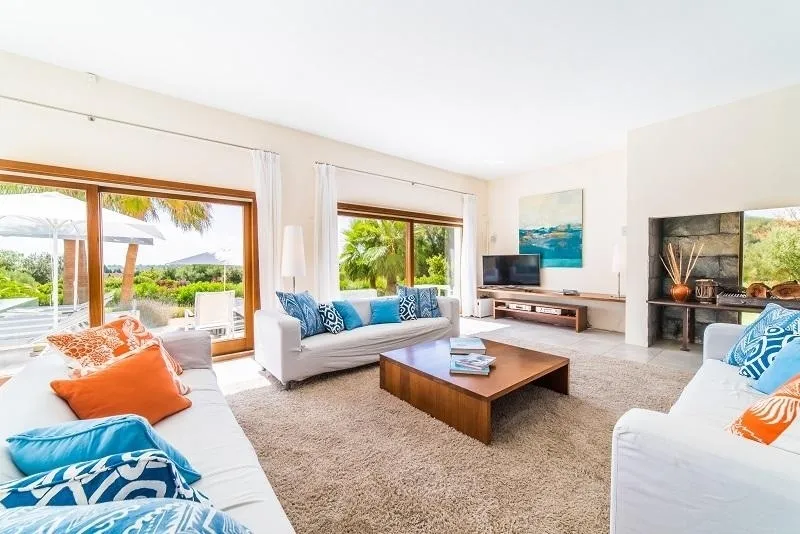 Unique estate property with guesthouse close to the beach and terrific sea view — photo 11
