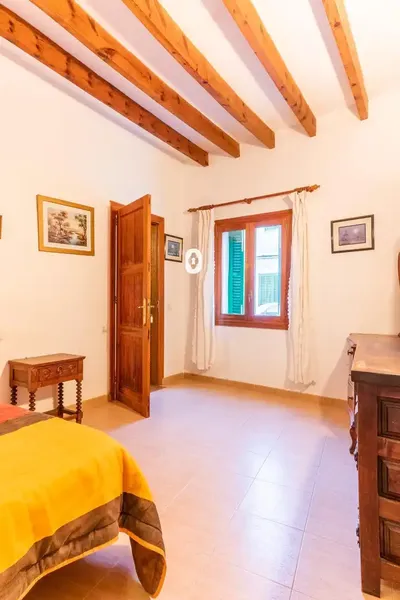 Inmoclaus offers this spacious townhouse for sale in Pollença. Located near the center, the property is just steps away from — photo 9