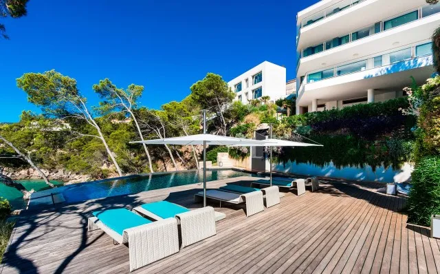 Luxury villa with stunning views and guest house for sale in Camp de Mar, Mallorca — photo 2