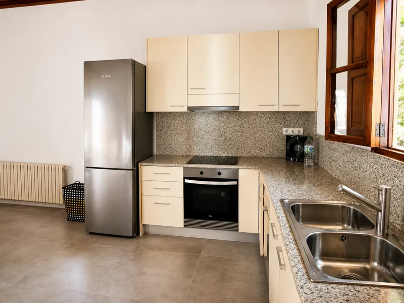 Ref 1908; Charming Mallorcan house with garden and garage for rent in El Terreno — photo 10