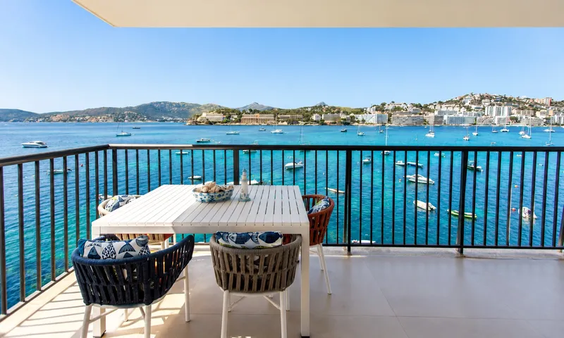 Renovated apartment on the seafront in Santa Ponsa — photo 1