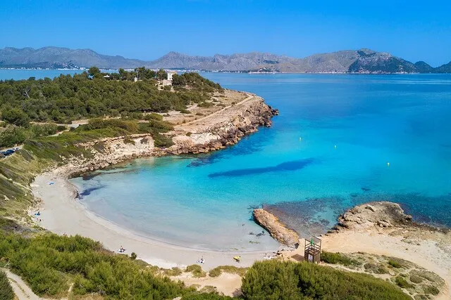 Luxury villa in Mallorca with private helipad, spa, indoor pool and the best island views — photo 3
