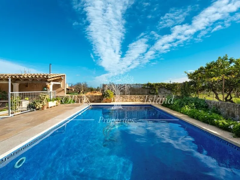 Luxury home in Santa Maria del Camí, Province of Balearic Islands — photo 1