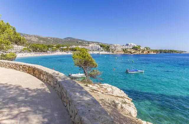 Luxury apartments with pool & gardens for sale in Palmanova, Southeast Mallorca — photo 9