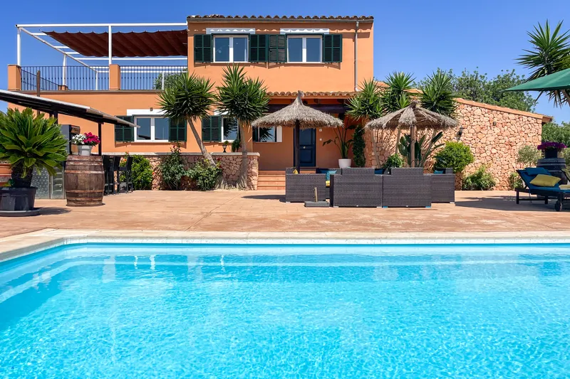 Idyllic finca with three bedrooms, saltwater pool, large terrace and panoramic views — photo 1