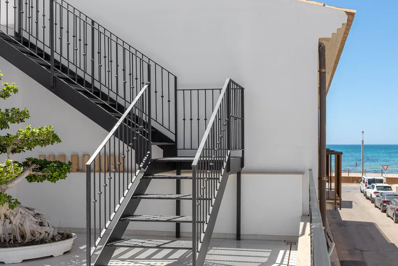 Townhouse in El Molinar - Relaxing terrace with pool and BBQ — photo 8