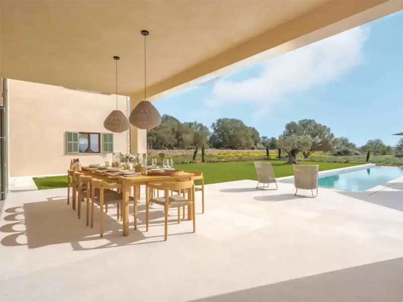 Discover this spectacular luxury villa located in a privileged setting near Santanyí. It sits on a 14,800 m² plot. This property perfectly c — photo 9