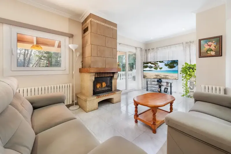 Charming detached villa for sale in a quiet residential area, conveniently located just 10 minutes — photo 6