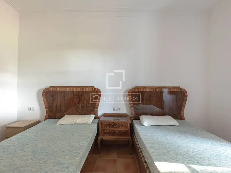 Spacious traditional Mallorcan country house for renovation, distributed over two floors, with several rooms, several small bathrooms, kitchen — photo 12