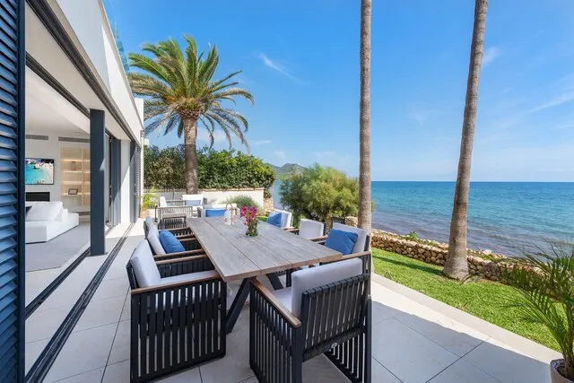Impeccable seafront villa for sale in Port Verd, Mallorca — photo 4