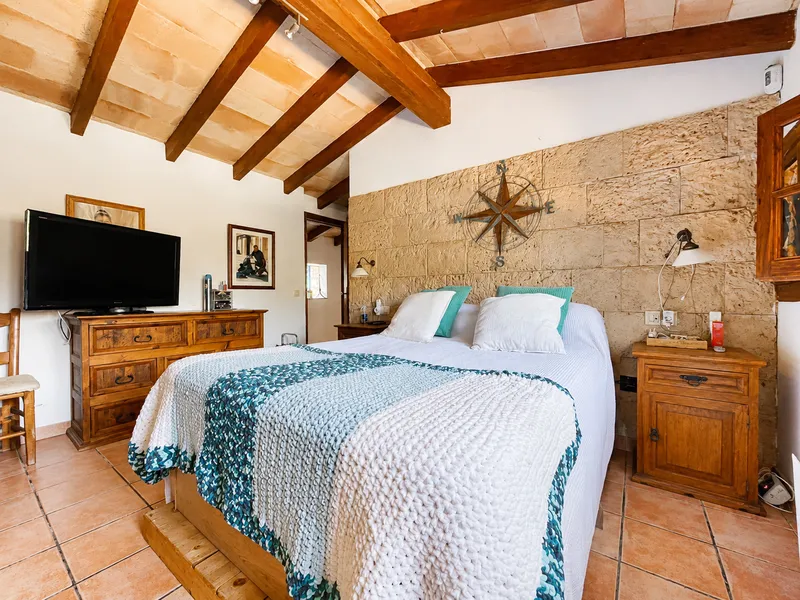 Investment villa with large plot and renovation potential in Nova Santa Ponsa Mas — photo 10